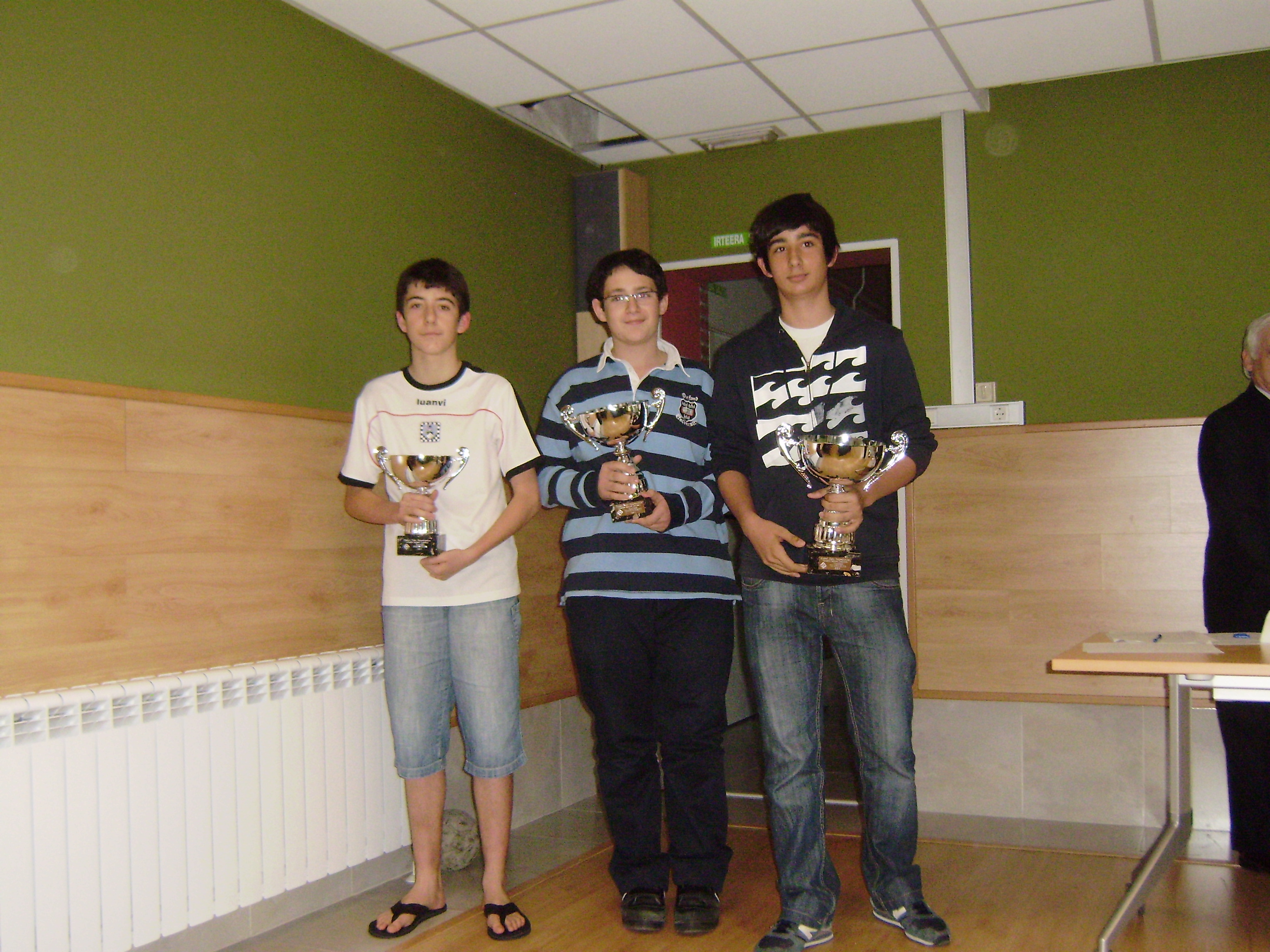 Joseba Llano (3), Ibon Barrio (2) y Pablo Urriza (1), primeros clasificados del Campeonato Cadete